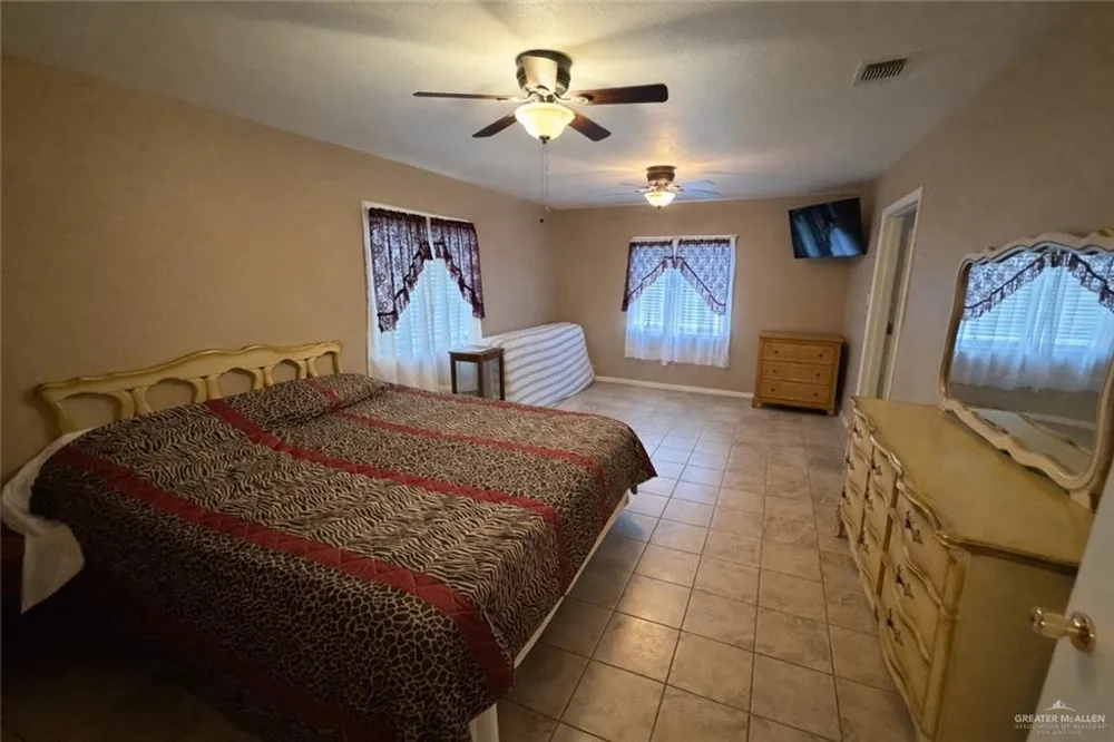 200 W Potts Street Falfurrias, TX 78355
