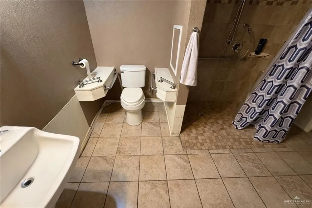 200 W Potts Street Falfurrias, TX 78355