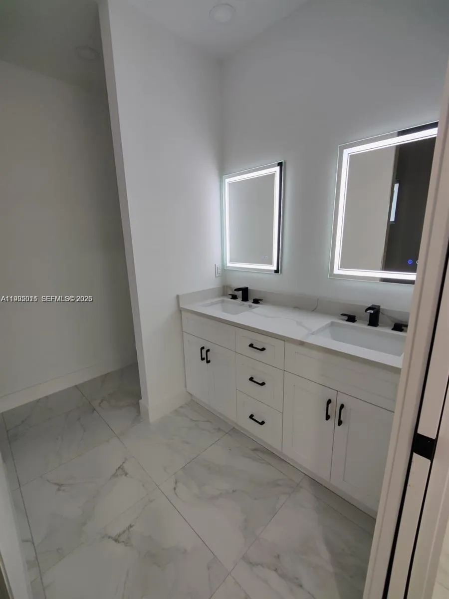 716 NW 37TH AVE Cape Coral, FL 33993