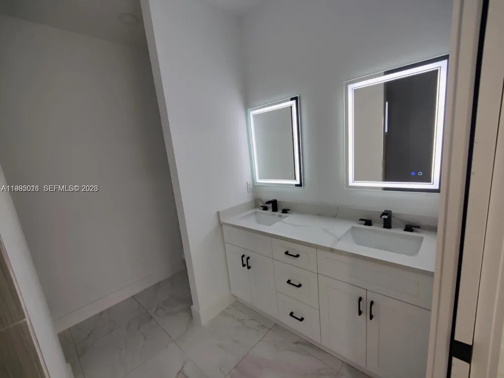 716 NW 37TH AVE Cape Coral, FL 33993