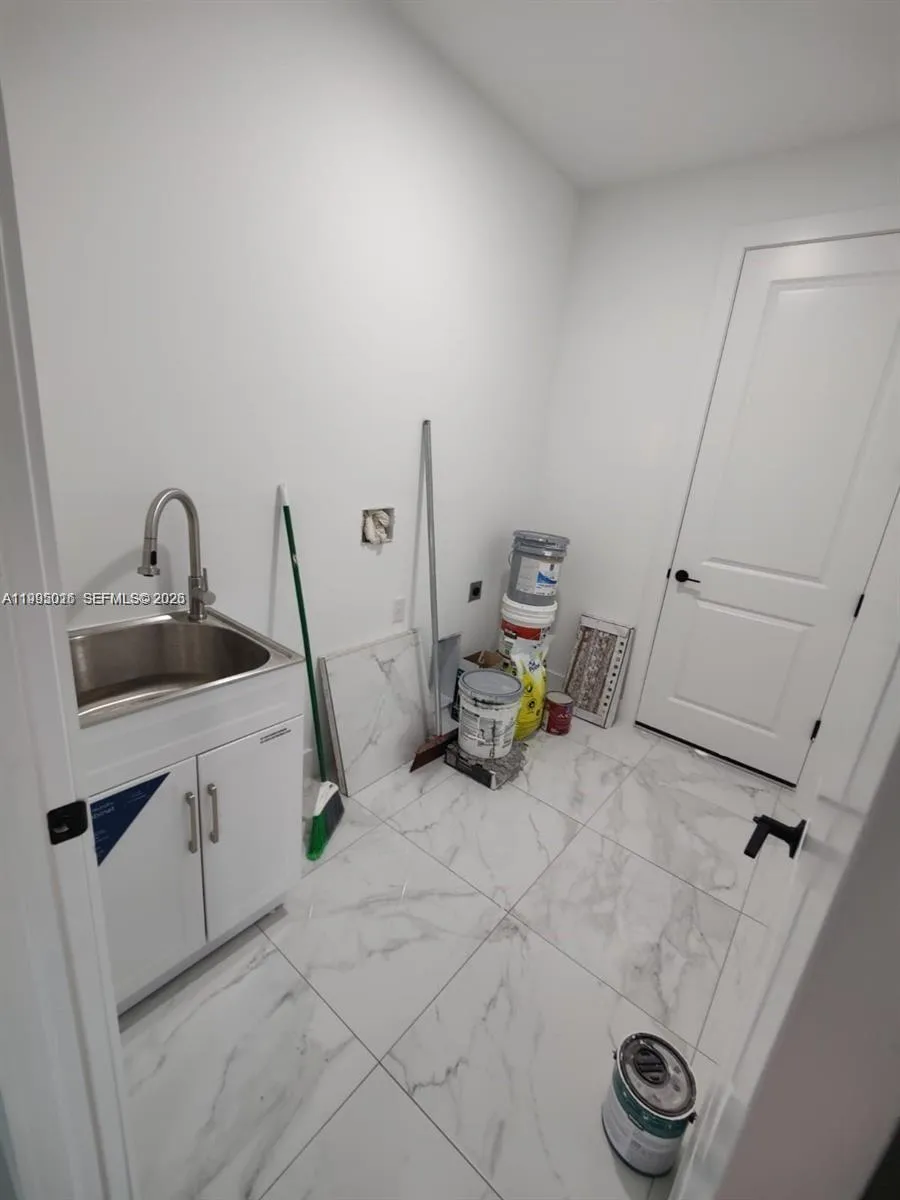 716 NW 37TH AVE Cape Coral, FL 33993