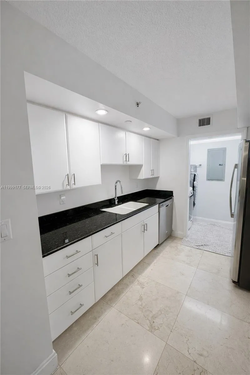6917 Collins Ave #1611 Miami Beach, FL 33141