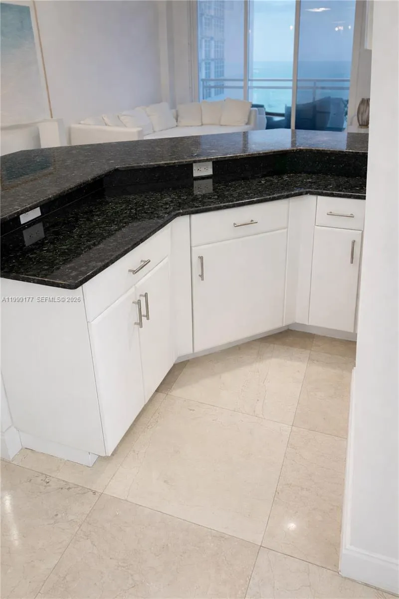 6917 Collins Ave #1611 Miami Beach, FL 33141