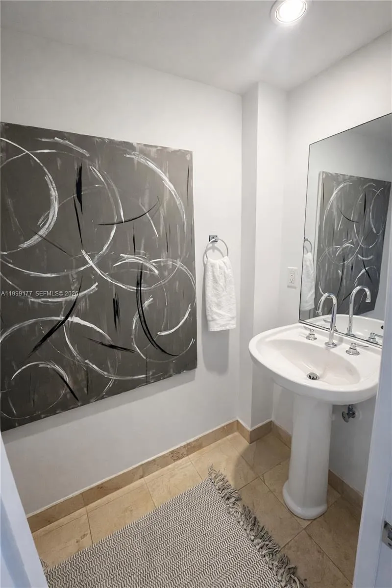 6917 Collins Ave #1611 Miami Beach, FL 33141