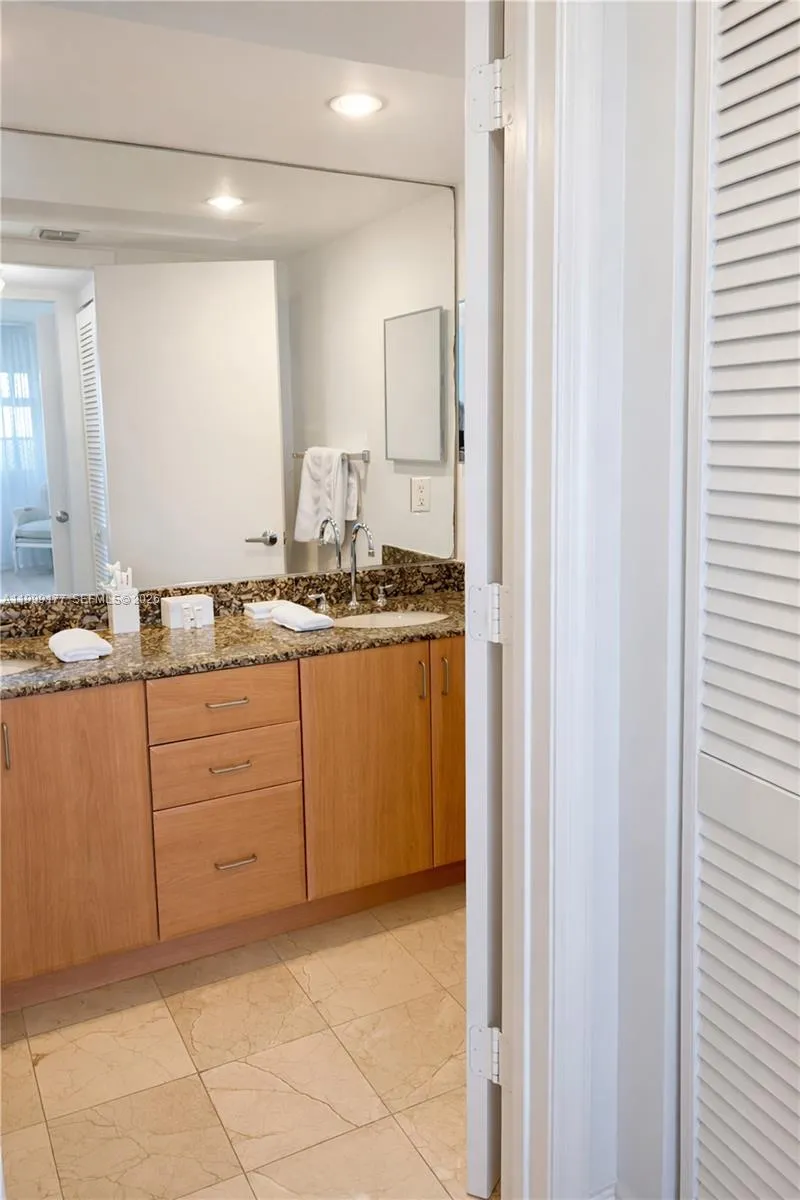 6917 Collins Ave #1611 Miami Beach, FL 33141