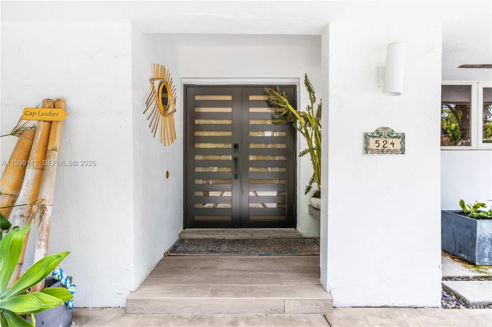 524 Warren Ln Key Biscayne, FL 33149