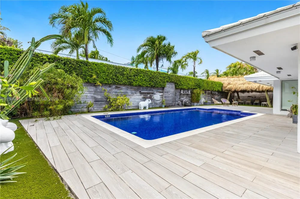 524 Warren Ln Key Biscayne, FL 33149