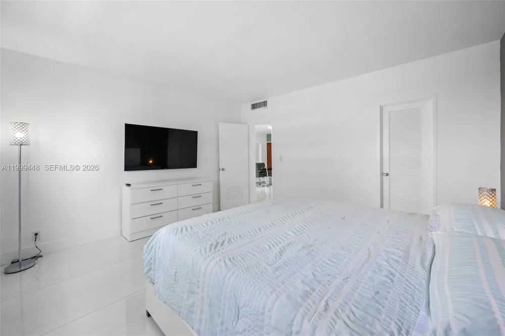 4001 S Ocean Dr #15B Hollywood, FL 33019