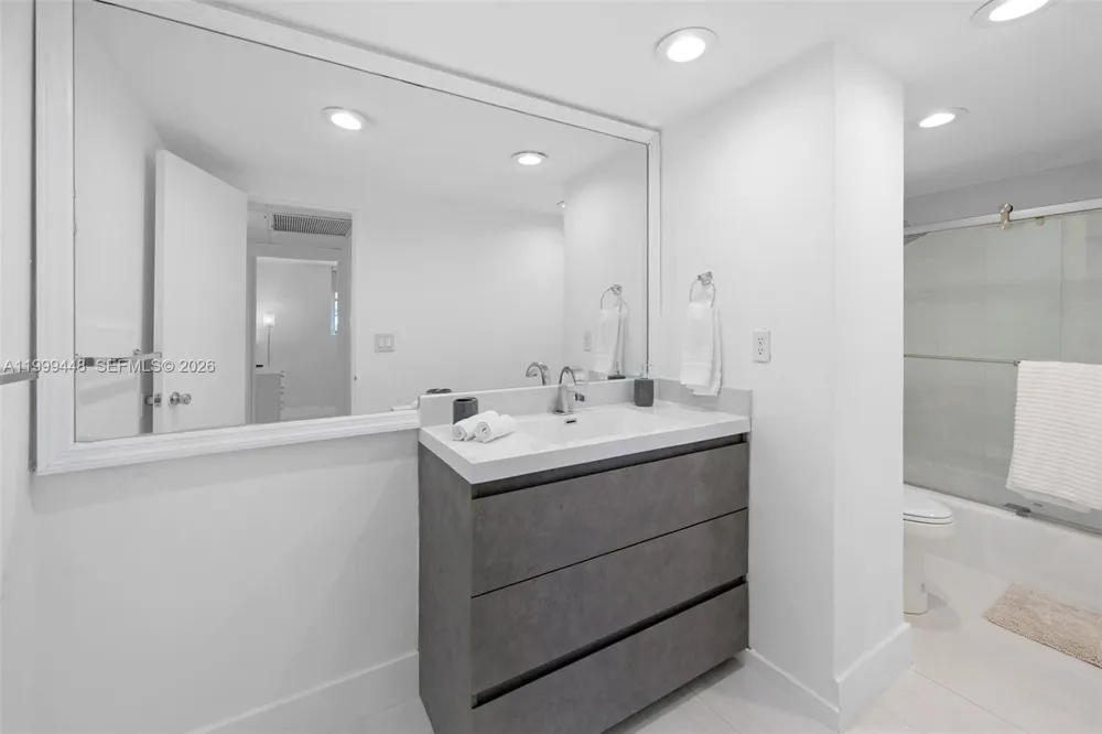 4001 S Ocean Dr #15B Hollywood, FL 33019