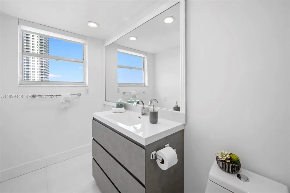 4001 S Ocean Dr #15B Hollywood, FL 33019