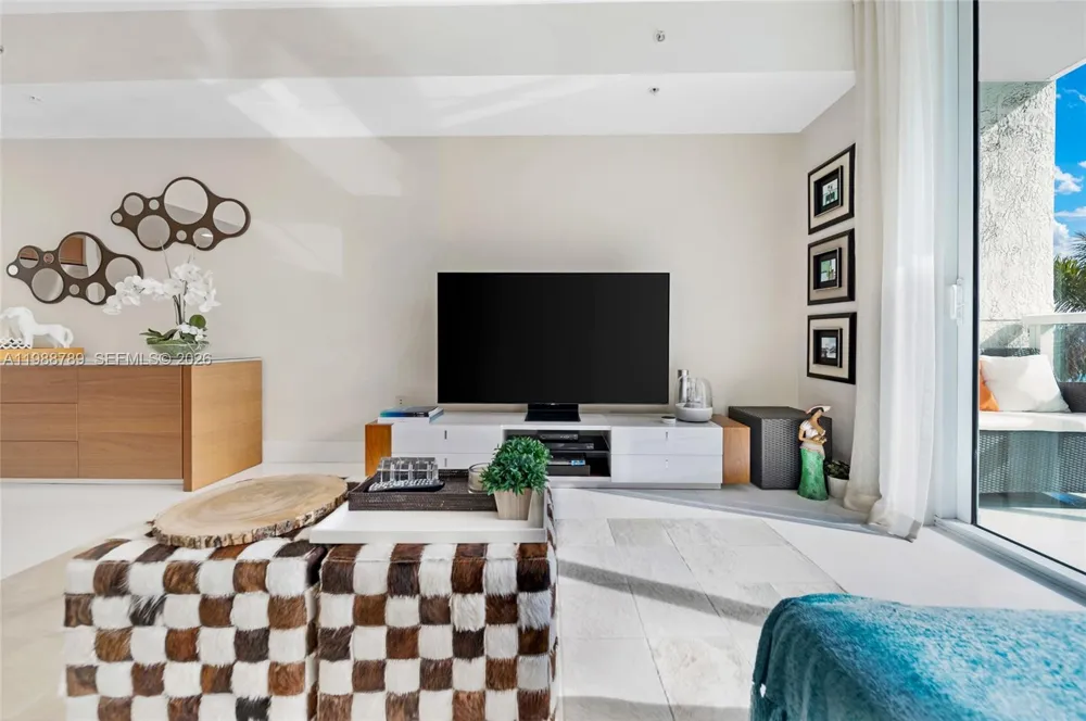 253 NE 2nd St #1109 Miami, FL 33132