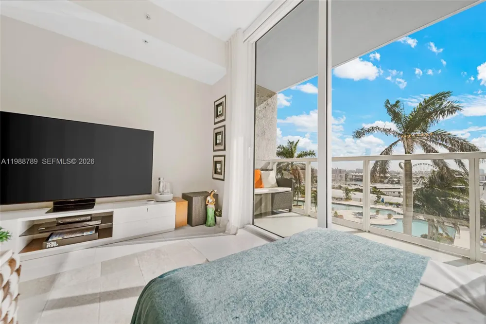 253 NE 2nd St #1109 Miami, FL 33132
