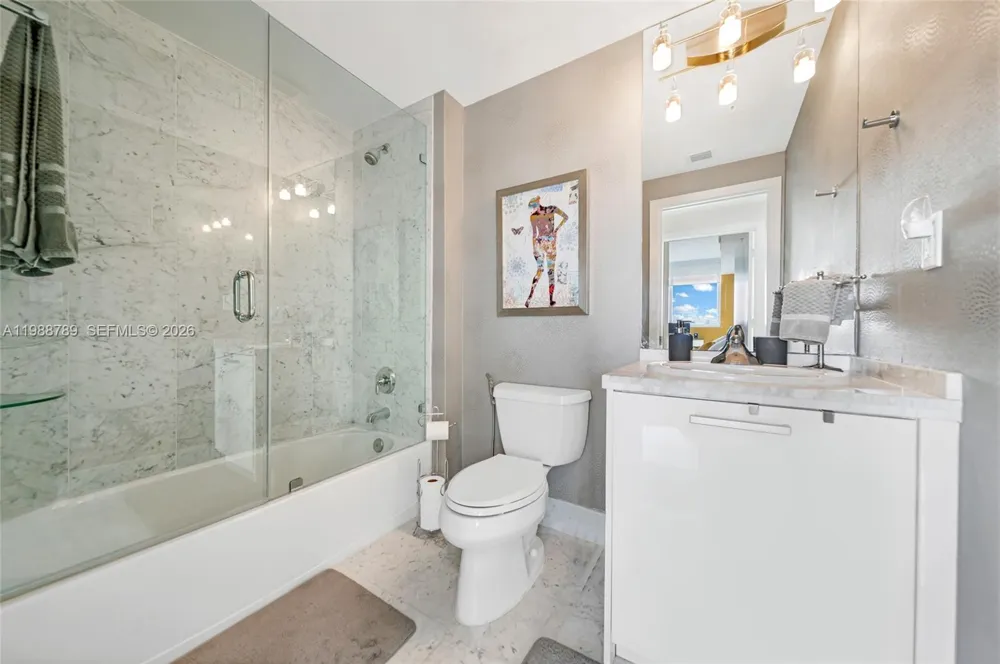 253 NE 2nd St #1109 Miami, FL 33132