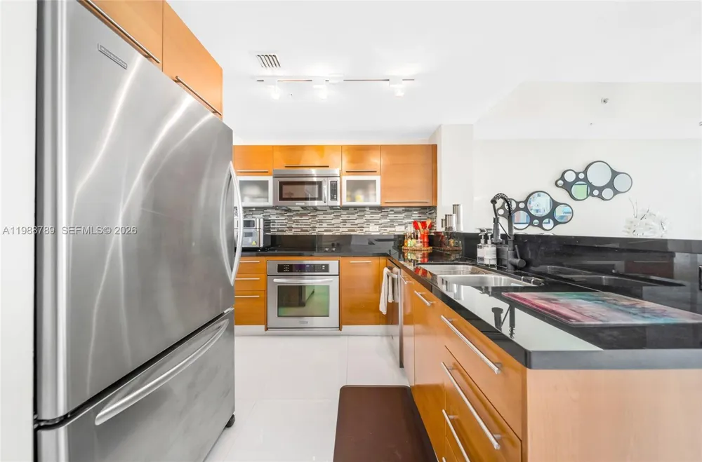 253 NE 2nd St #1109 Miami, FL 33132