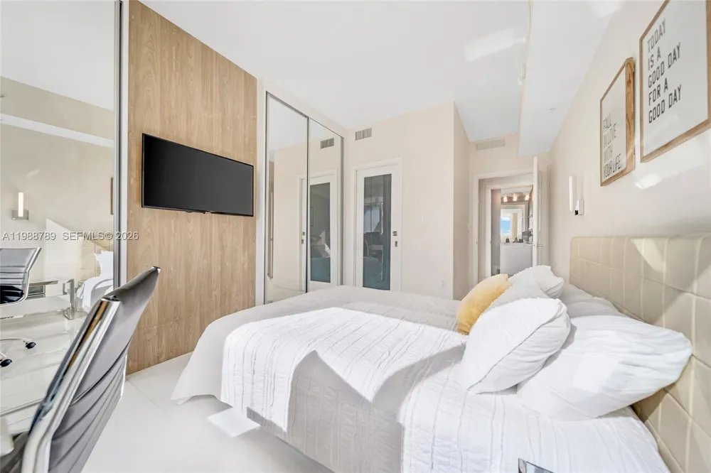 253 NE 2nd St #1109 Miami, FL 33132