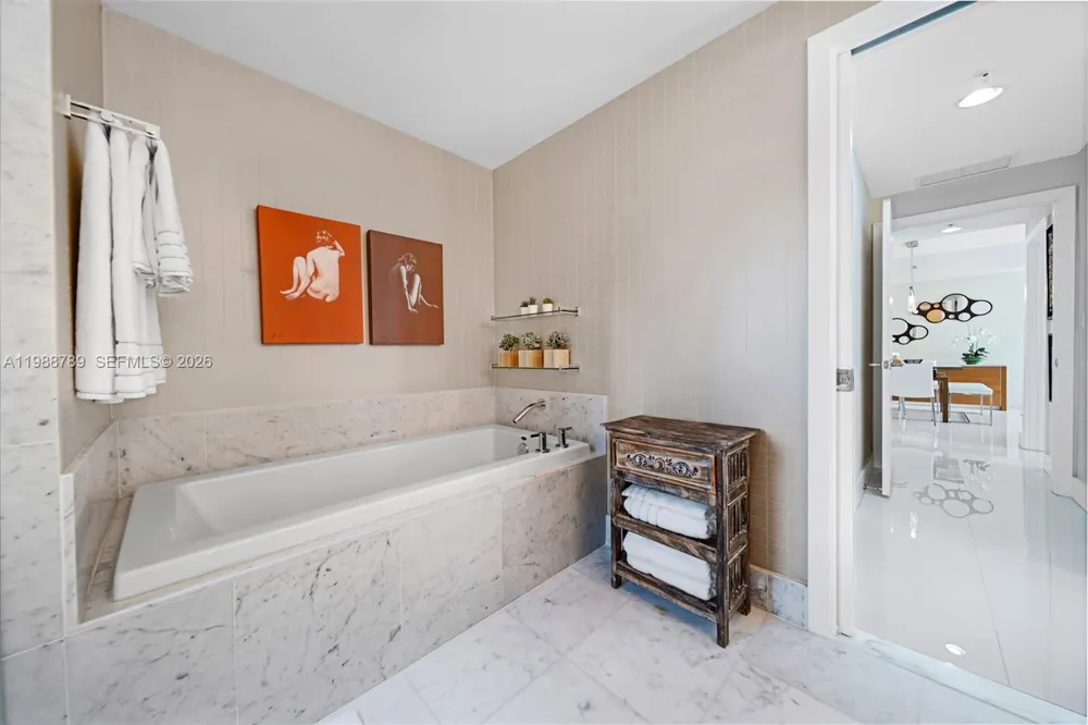 253 NE 2nd St #1109 Miami, FL 33132
