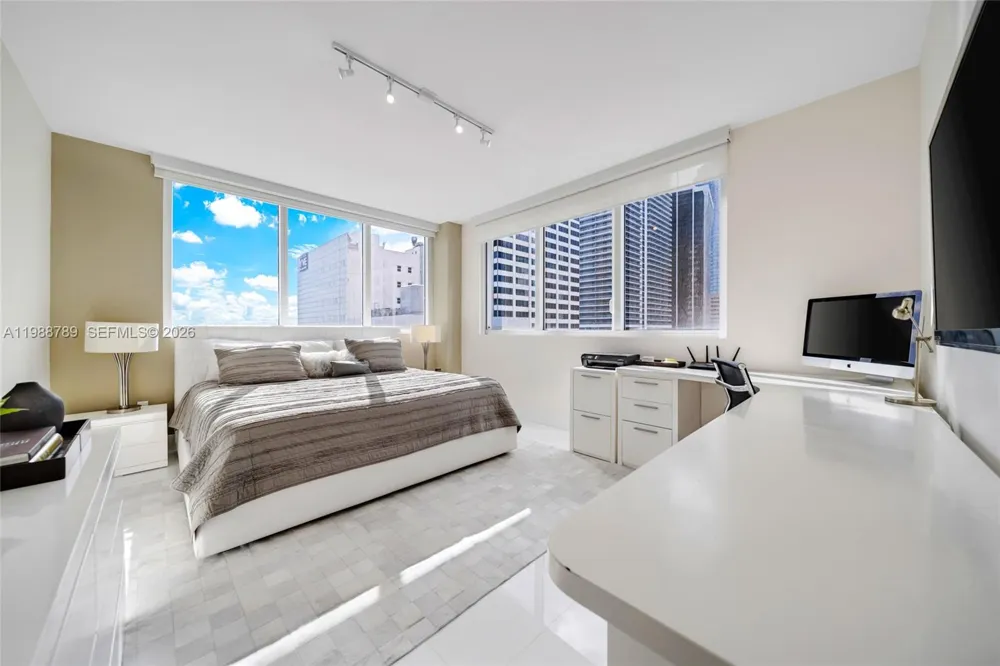 253 NE 2nd St #1109 Miami, FL 33132