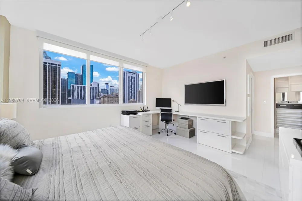 253 NE 2nd St #1109 Miami, FL 33132