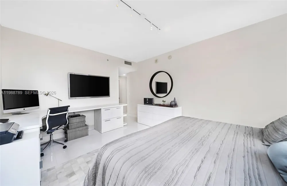 253 NE 2nd St #1109 Miami, FL 33132