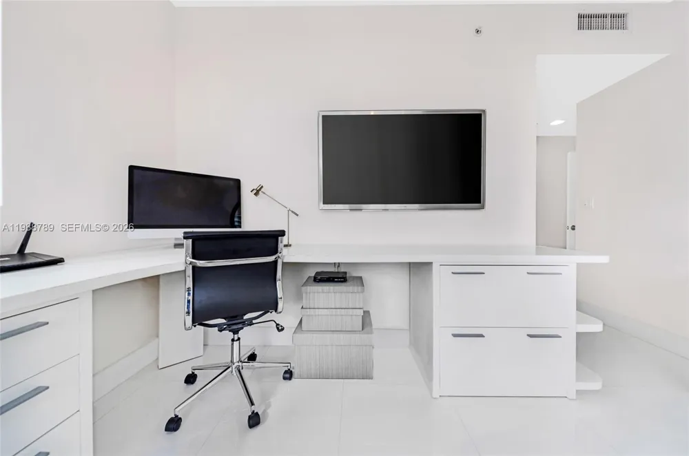253 NE 2nd St #1109 Miami, FL 33132