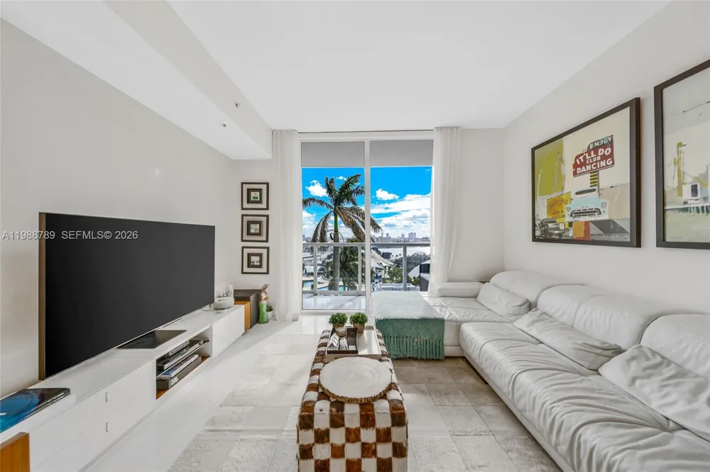 253 NE 2nd St #1109 Miami, FL 33132