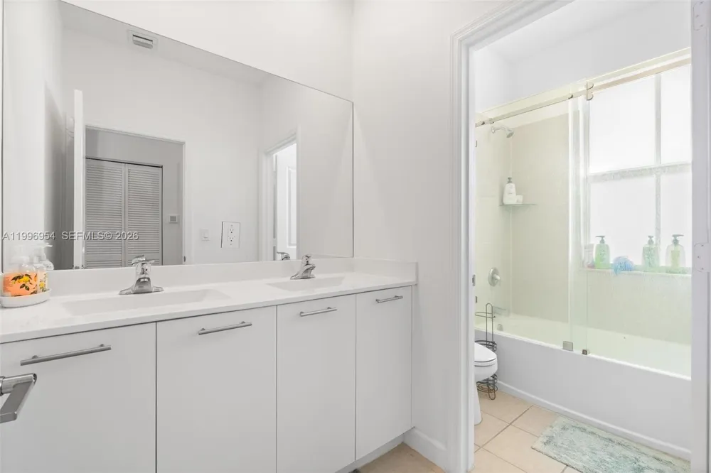 2357 NW 130th St Miami, FL 33167