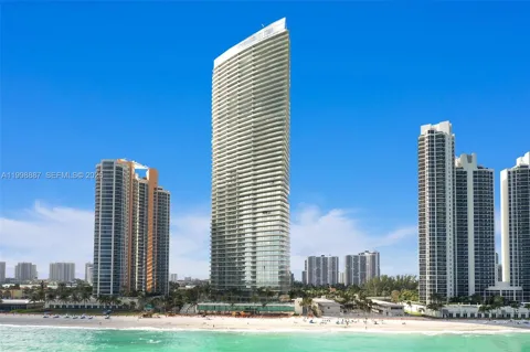 18975 Collins Ave #605