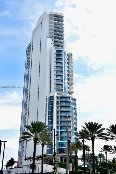 17475 Collins Ave #2802