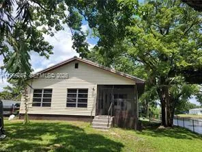 1104 Gulf St Moore Haven, FL 33471