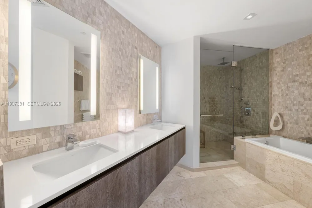 88 SW 7th St #1401 Miami, FL 33130