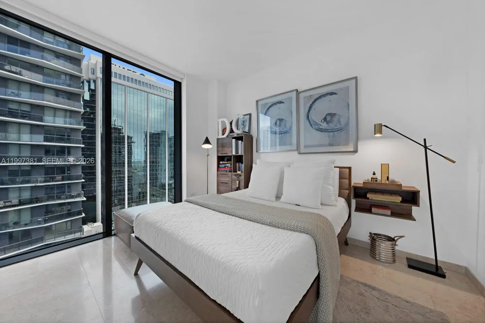 88 SW 7th St #1401 Miami, FL 33130