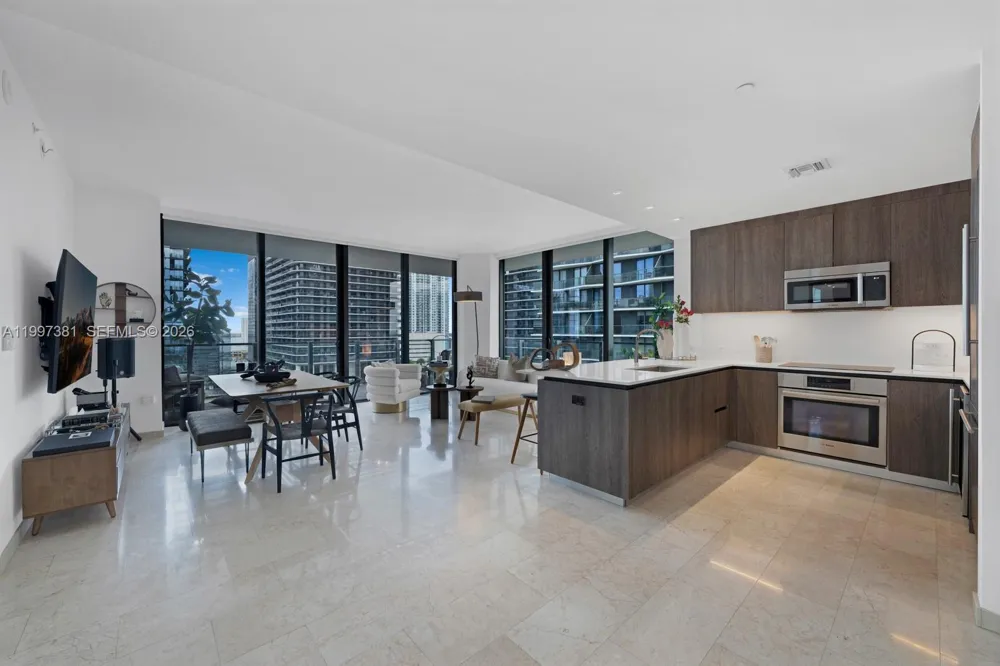 88 SW 7th St #1401 Miami, FL 33130