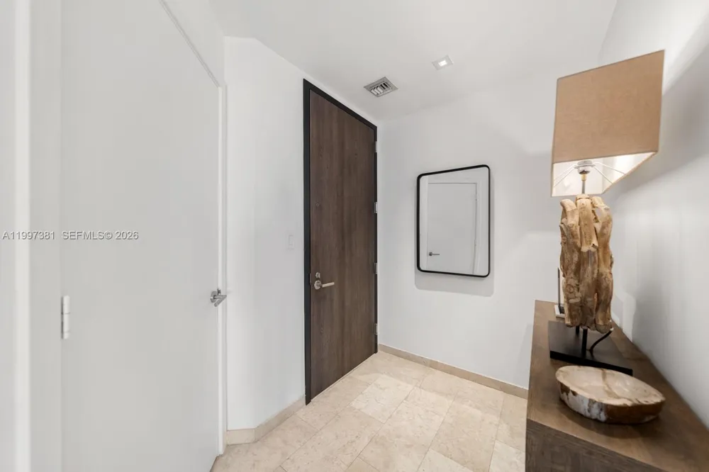 88 SW 7th St #1401 Miami, FL 33130