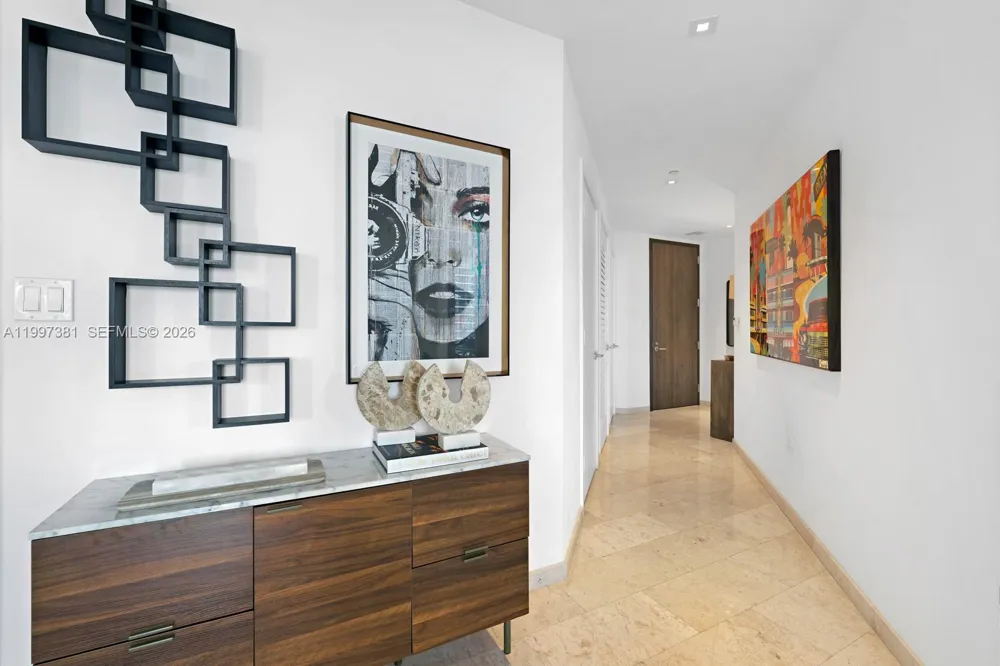 88 SW 7th St #1401 Miami, FL 33130