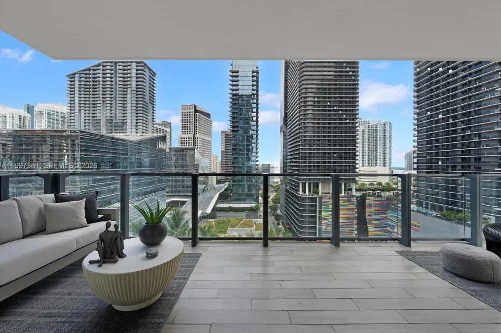 88 SW 7th St #1401 Miami, FL 33130