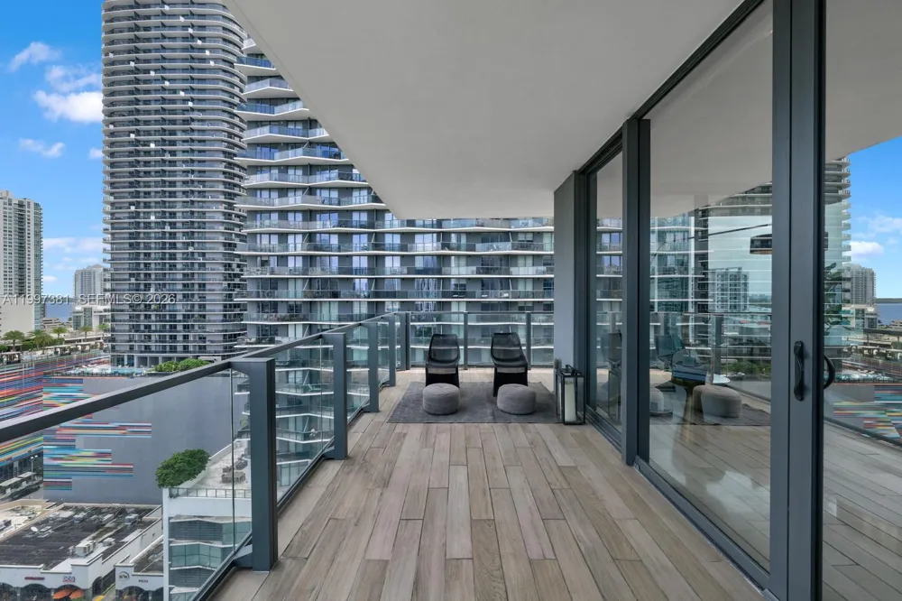 88 SW 7th St #1401 Miami, FL 33130
