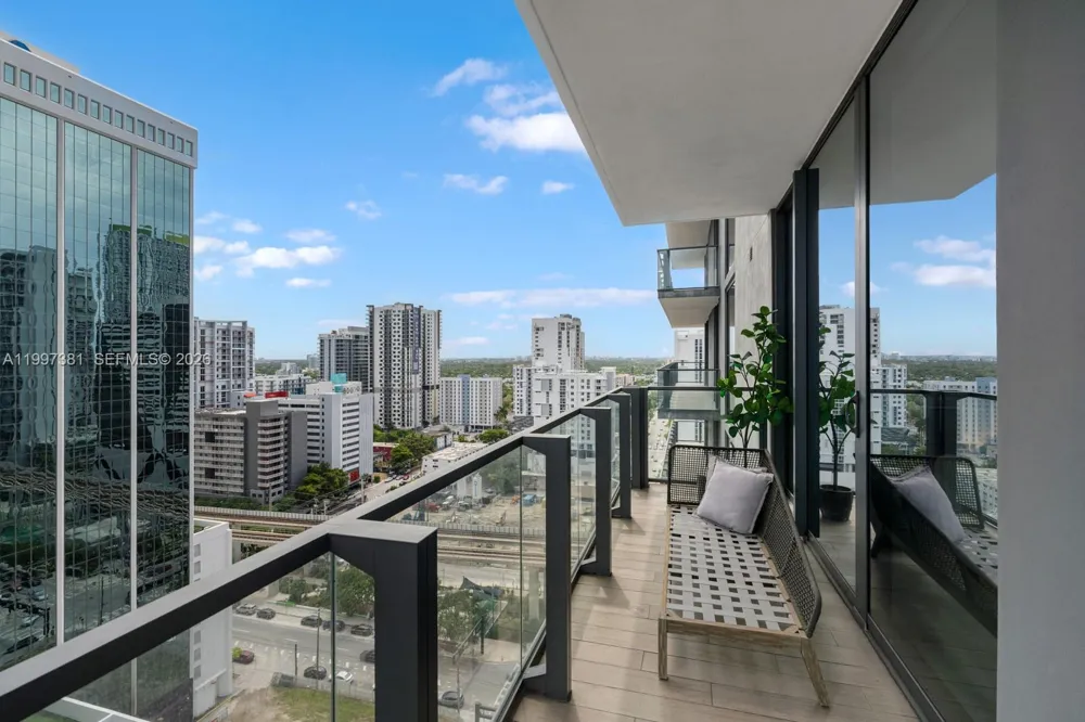 88 SW 7th St #1401 Miami, FL 33130