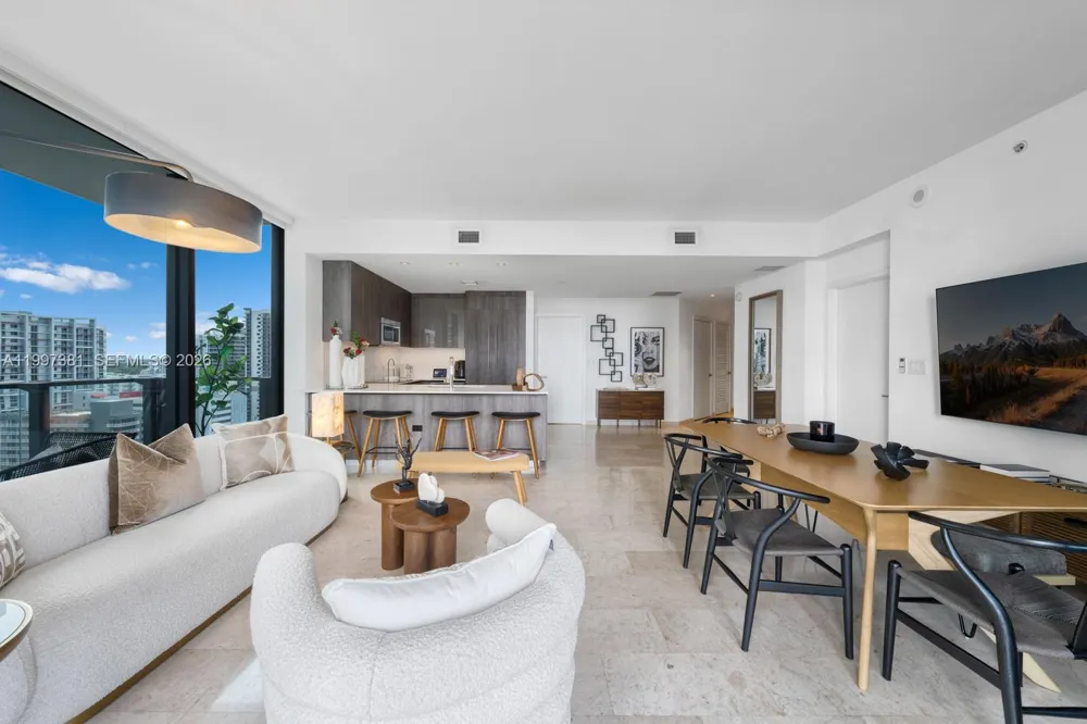 88 SW 7th St #1401 Miami, FL 33130