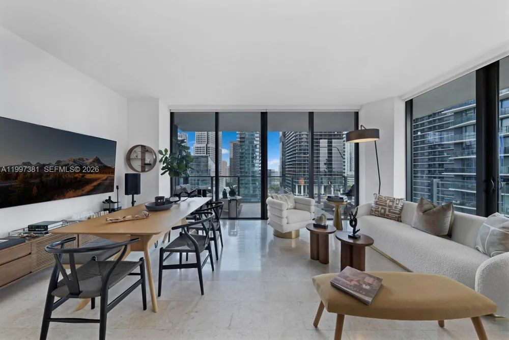 88 SW 7th St #1401 Miami, FL 33130