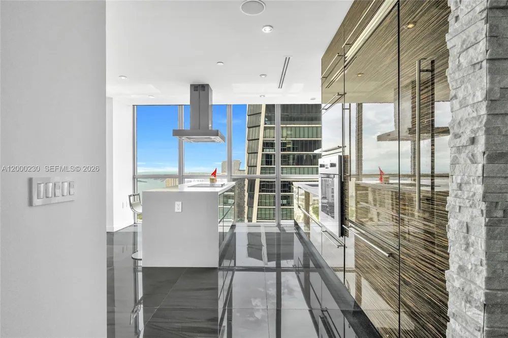 1100 Biscayne Blvd #6001 Miami, FL 33132