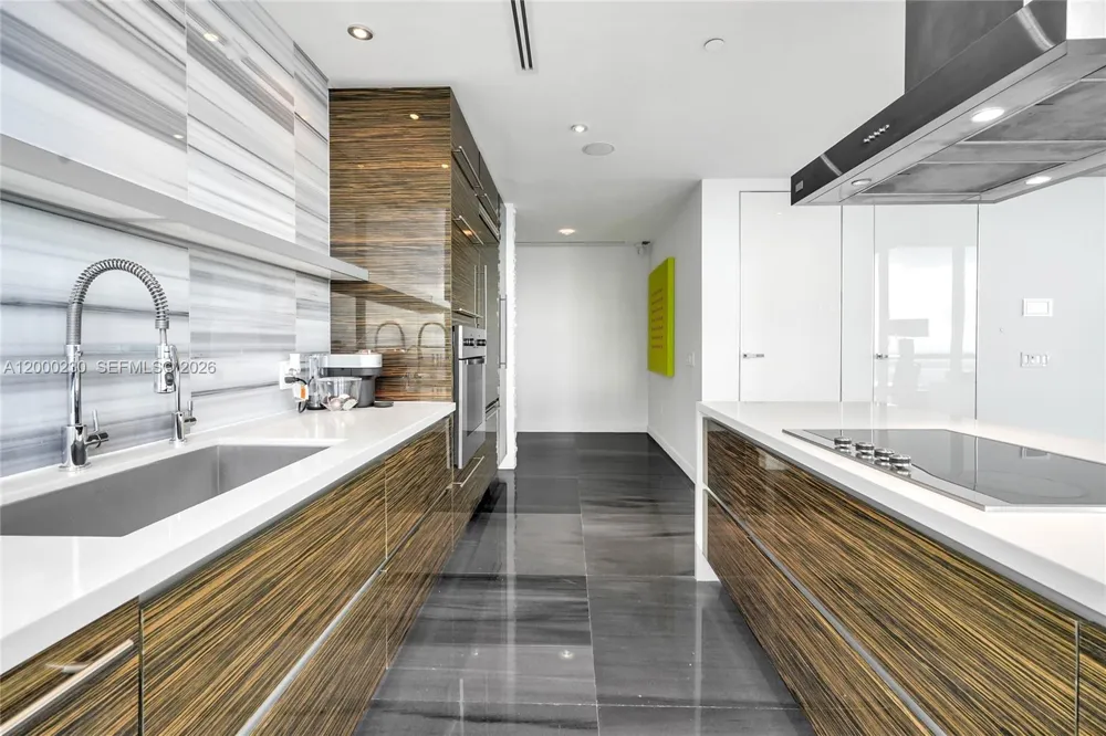 1100 Biscayne Blvd #6001 Miami, FL 33132