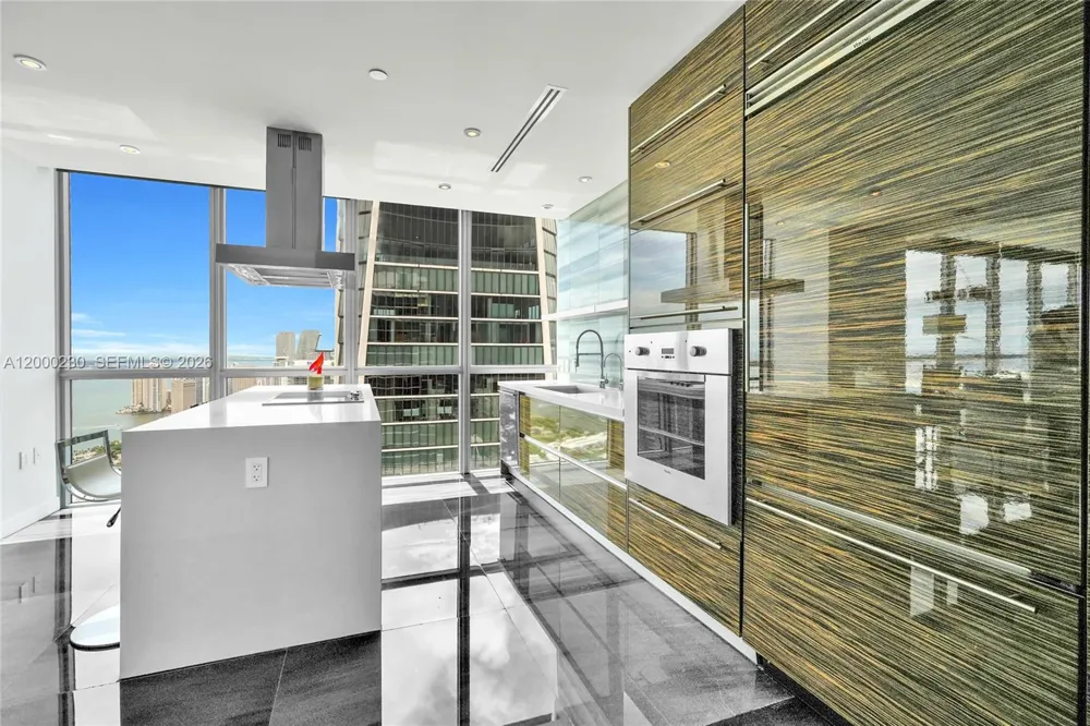 1100 Biscayne Blvd #6001 Miami, FL 33132