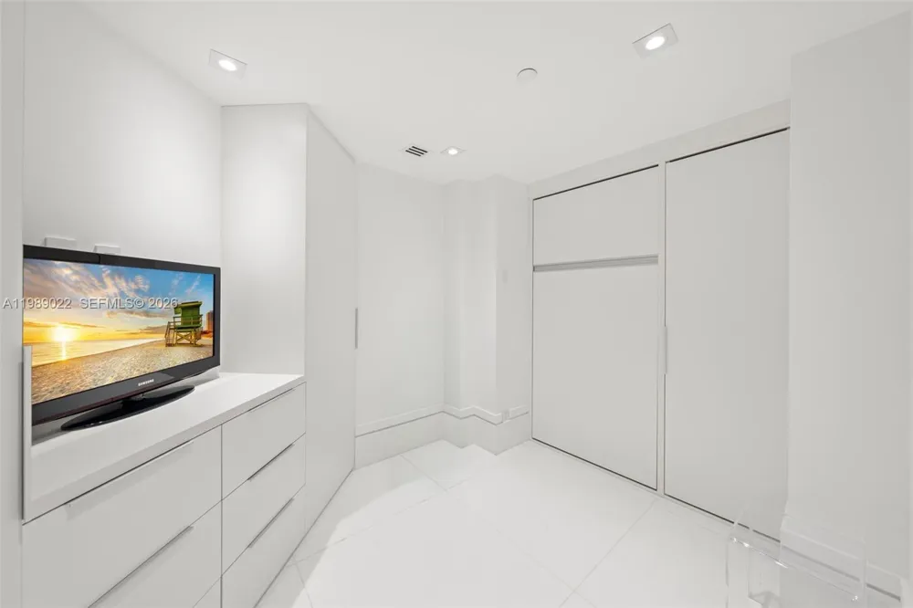 9999 Collins Ave #11J Bal Harbour, FL 33154