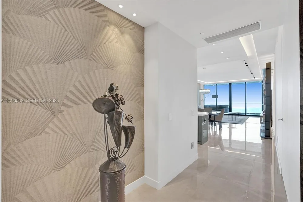 18975 COLLINS AVE #2001 Sunny Isles Beach, FL 33160