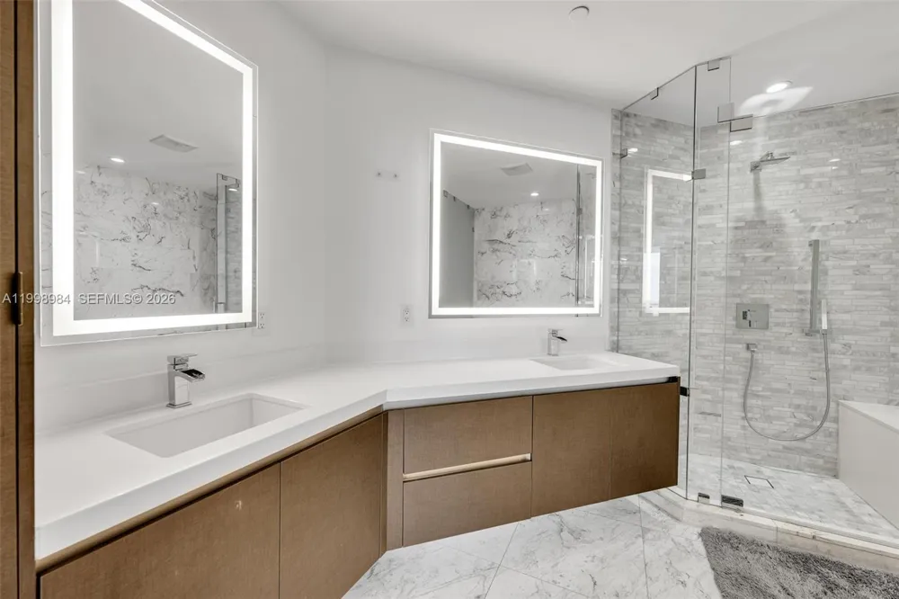 851 NE 1st Ave #3708 Miami, FL 33132