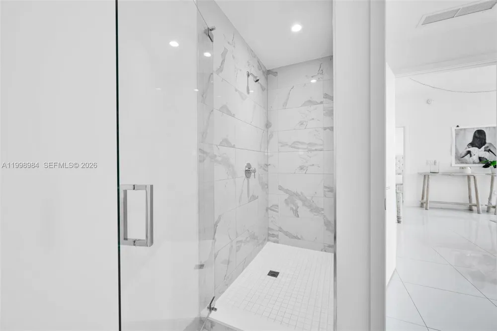 851 NE 1st Ave #3708 Miami, FL 33132