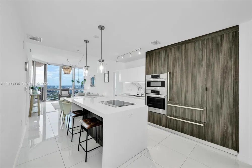 851 NE 1st Ave #3708 Miami, FL 33132