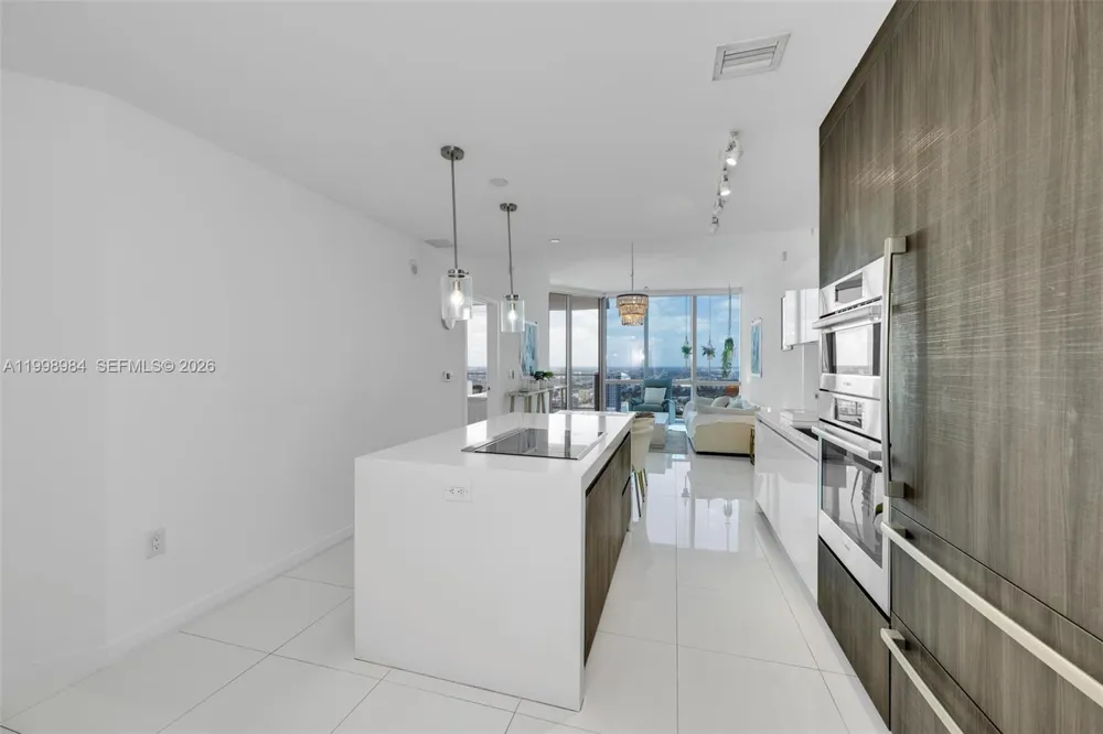 851 NE 1st Ave #3708 Miami, FL 33132
