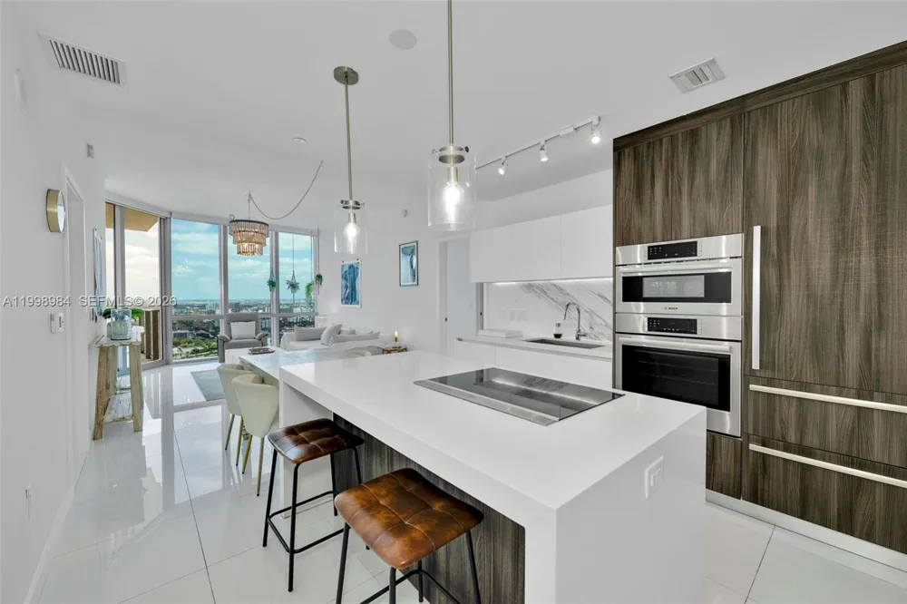 851 NE 1st Ave #3708 Miami, FL 33132