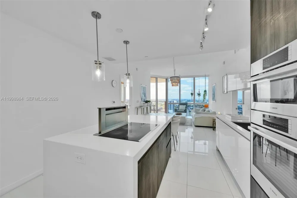 851 NE 1st Ave #3708 Miami, FL 33132